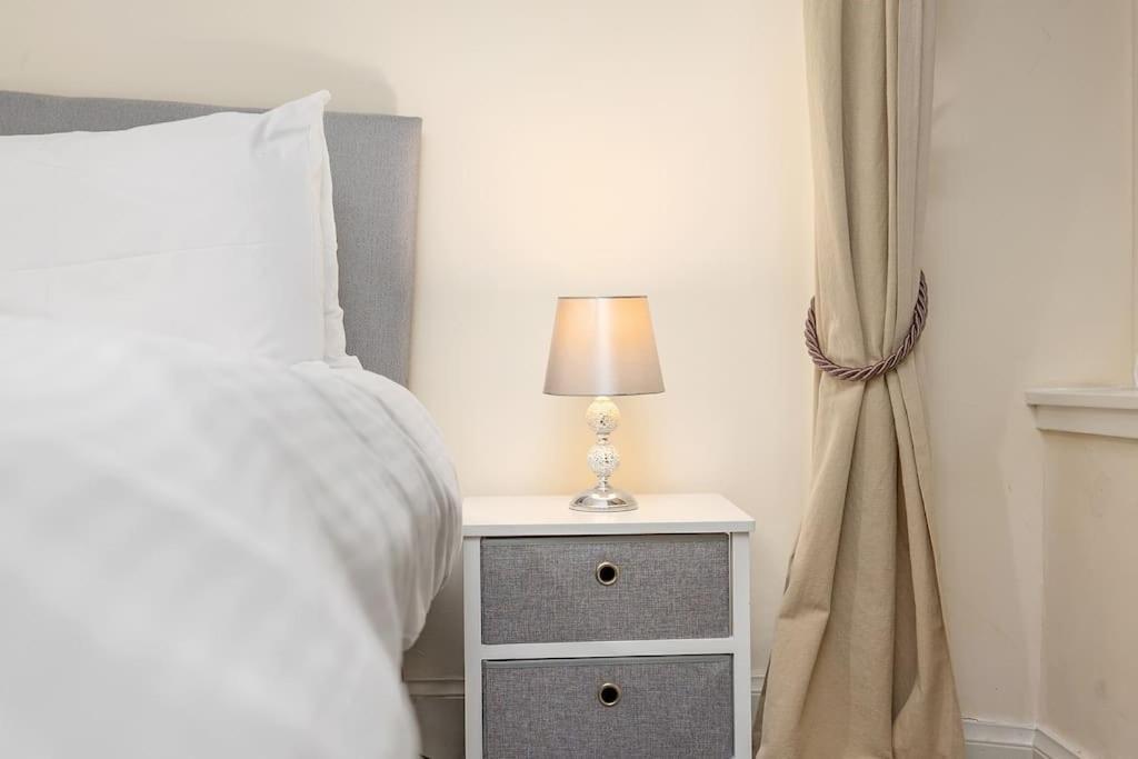 Two Bedroom Apartment-Central Edinburgh-Old Town-Licensed 外观 照片