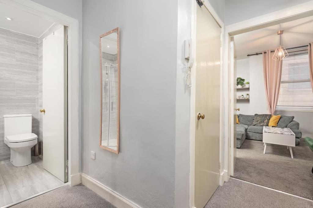 Two Bedroom Apartment-Central Edinburgh-Old Town-Licensed 外观 照片