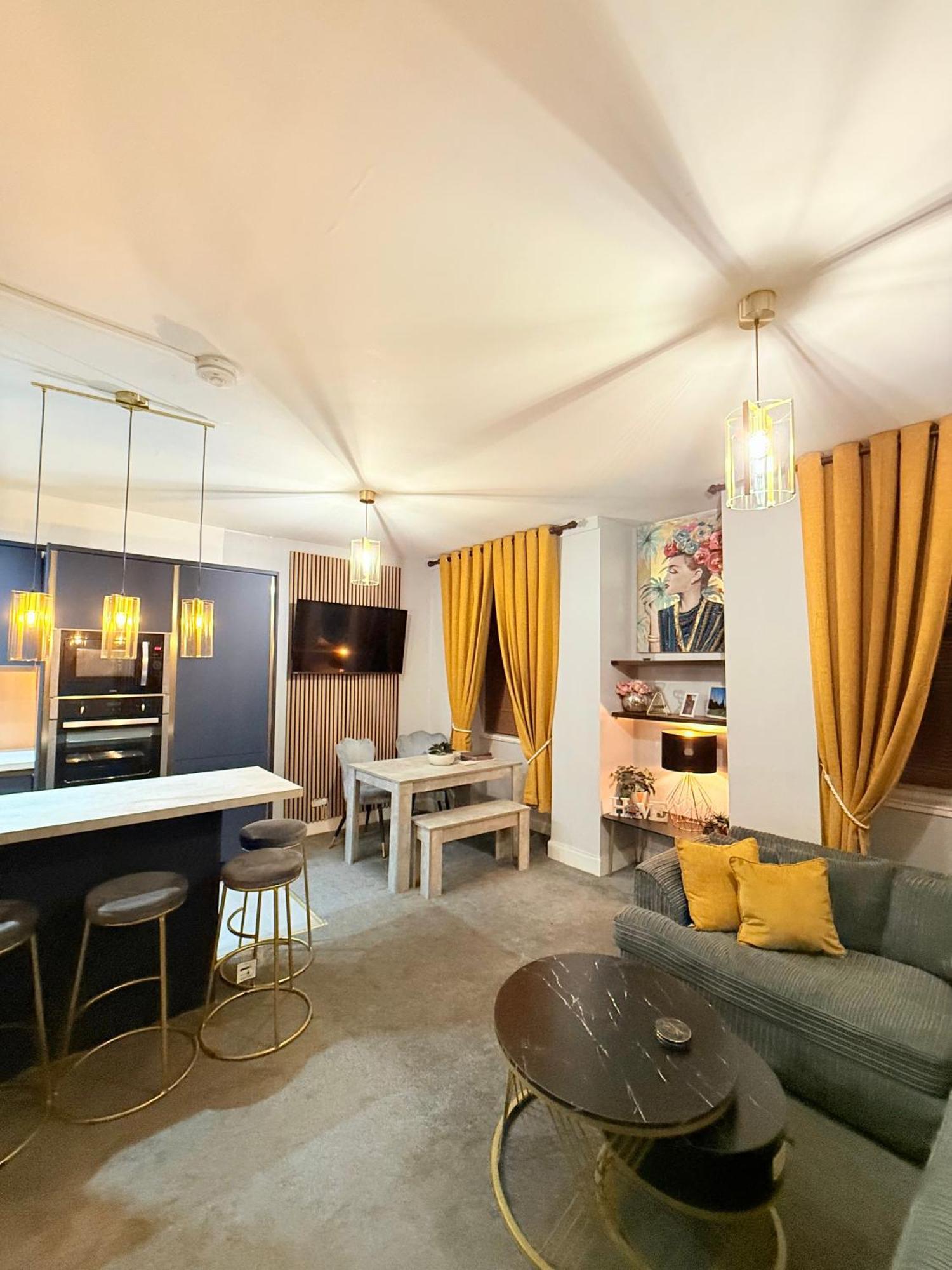 Two Bedroom Apartment-Central Edinburgh-Old Town-Licensed 外观 照片