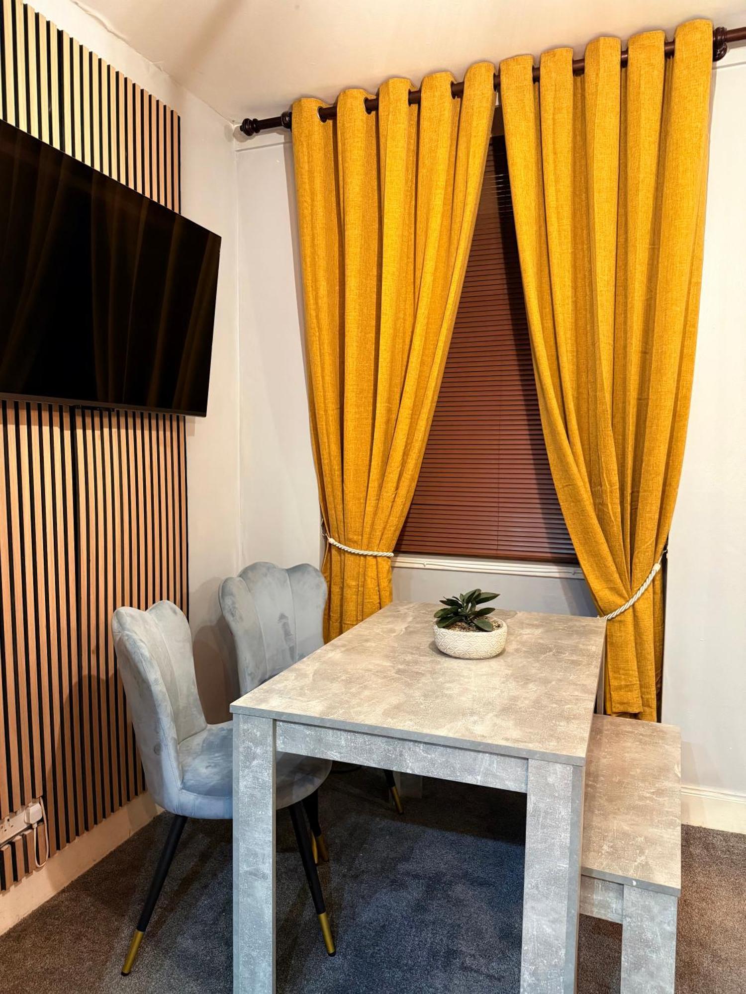 Two Bedroom Apartment-Central Edinburgh-Old Town-Licensed 外观 照片